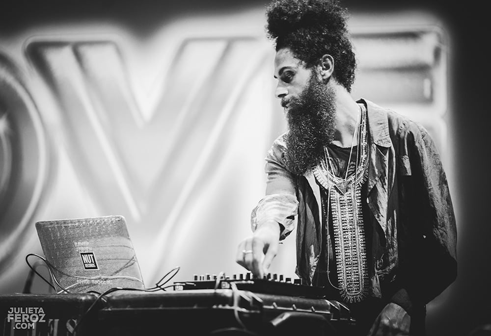 DJ
